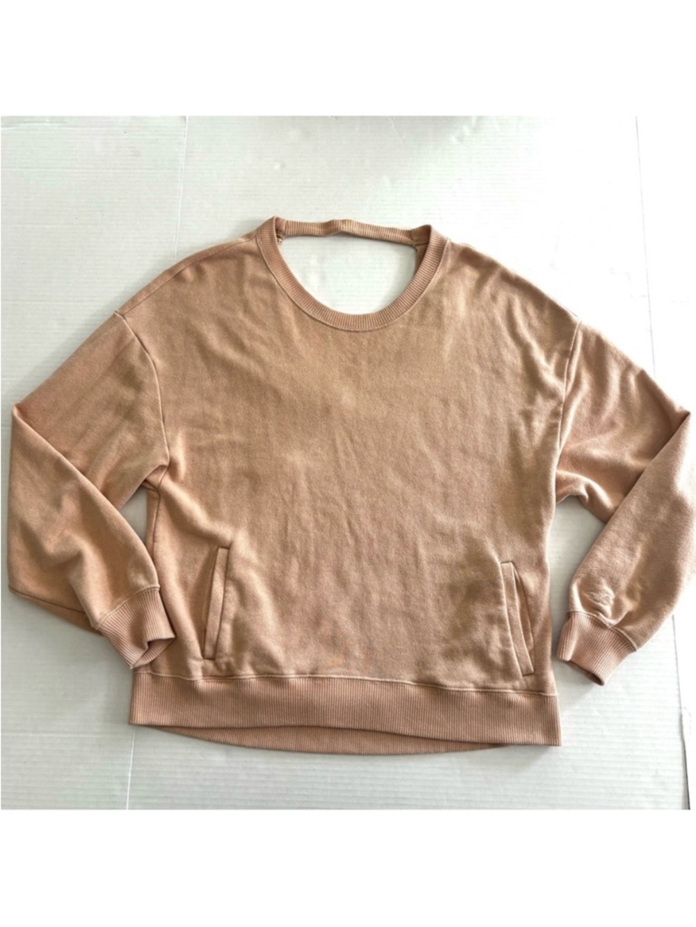 Hollister Oversized Sweatshirt Sweater‎ Deep V Back Pockets Tan Women’s size S